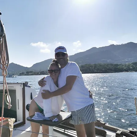 Stlocavoile 2, Seuls A Bord D Un Voilier Dans Le Golfe Hotel en barco