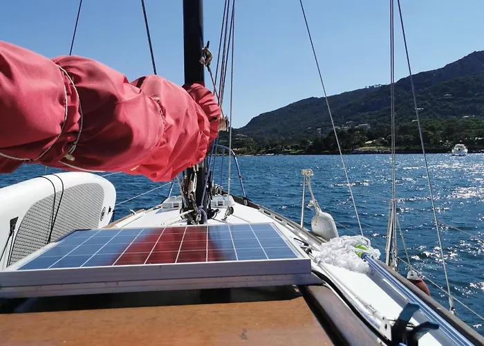 Stlocavoile 2, Seuls à Bord D Un Voilier Dans Le Golfe Bateau-hôtel