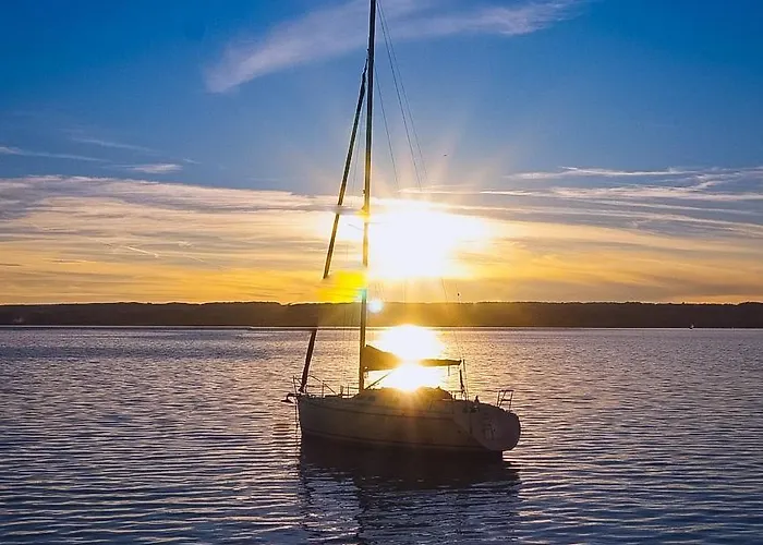 Stlocavoile 2, Seuls à Bord D Un Voilier Dans Le Golfe *