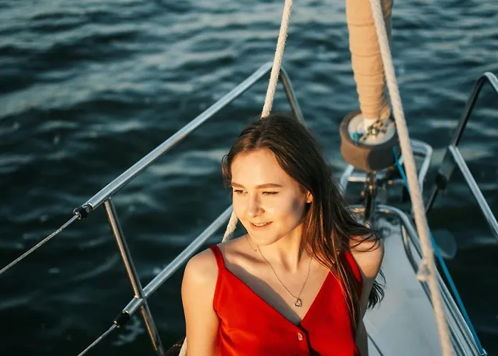 Stlocavoile 2, Seuls à Bord D Un Voilier Dans Le Golfe *