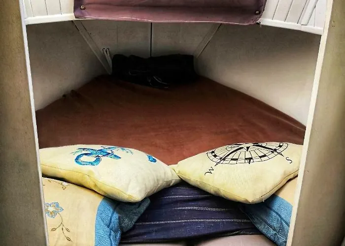 Stlocavoile 2, Seuls A Bord D Un Voilier Dans Le Golfe Úszó hotel