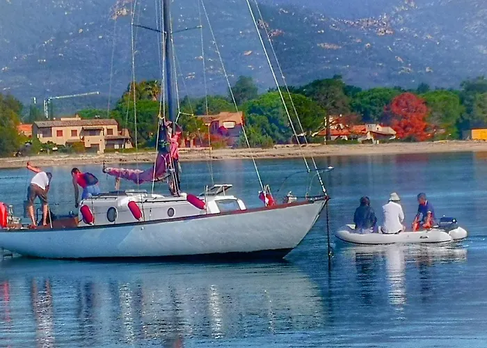 Stlocavoile 2, Seuls à Bord D Un Voilier Dans Le Golfe Bateau-hôtel