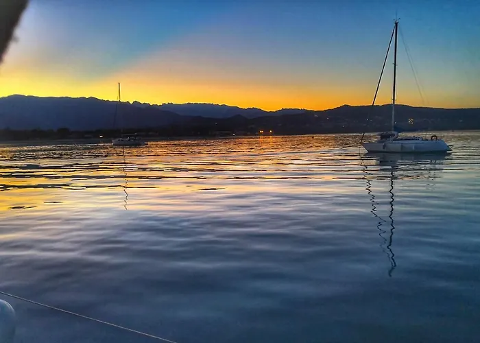 Stlocavoile 2, Seuls à Bord D Un Voilier Dans Le Golfe Bateau-hôtel *